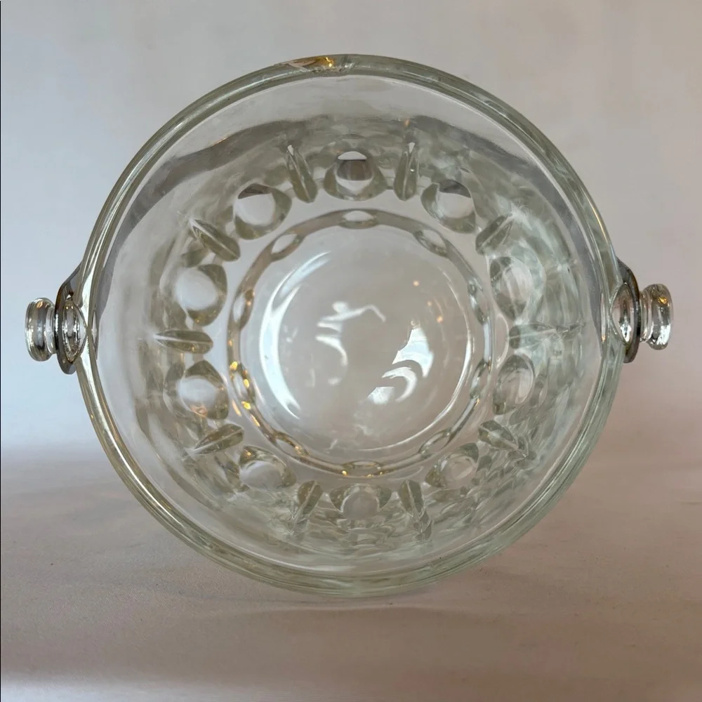 VINTAGE ! ELEGANT CLEAR GLASS ICE BUCKET. Elegant